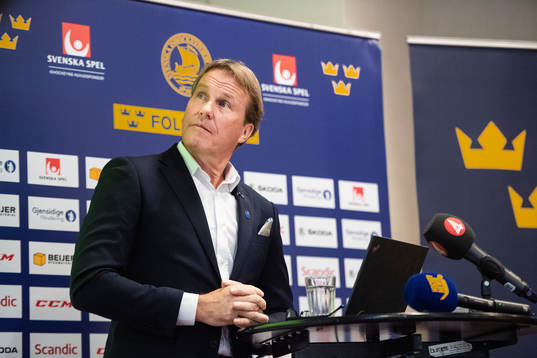 Förbundskapten Johan Garpenlöv presenterar truppen till