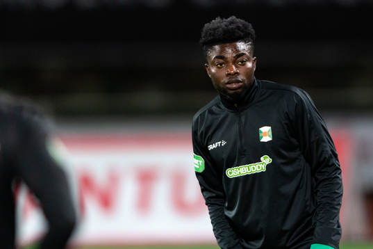 Varbergs Gideon Mensah före fotbollsmatchen i Allsvenskan