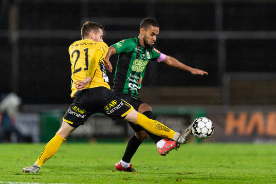 Elfsborgs Rasmus Alm och Varbergs Junes Barny