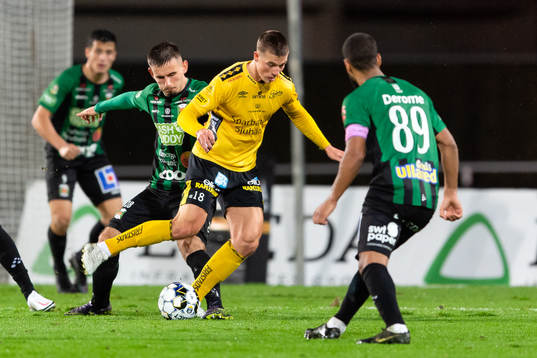 Varbergs Erion Sadiku och Elfsborgs Simon Olsson