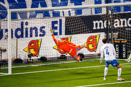 IFK Norrköpings målvakt Isak Pettersson släpper in 0-1