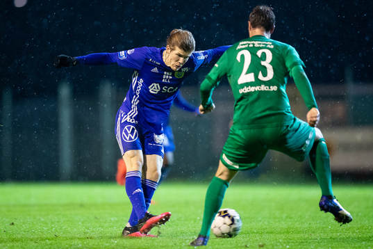 Sundsvalls Oliver Berg mot Ljungskiles Niklas Olsson