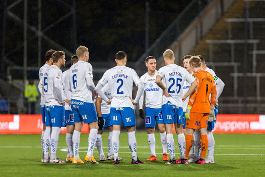 IFK Norrköpings Jonathan Levi samlas med lagkamrater