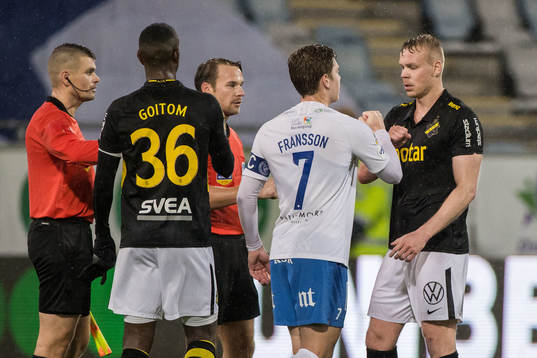 s Kolbeinn Sigthorsson tackar varandra