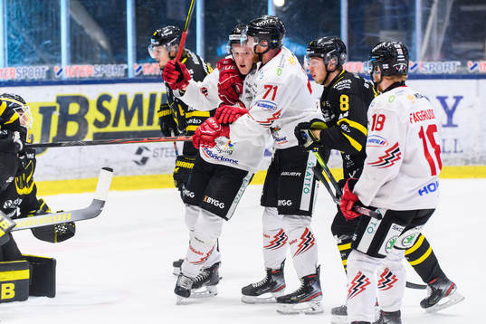 Vita Hästens Simon Holmström och Christopher Fish jublar
