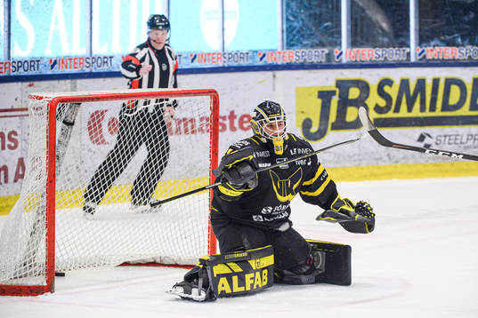 Västerås målvakt Jesper Myrenberg deppar