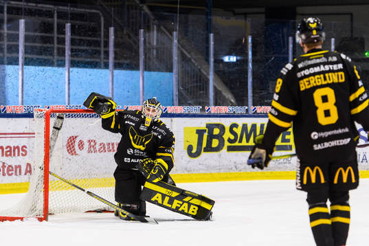 Västerås målvakt Jesper Myrenberg och Gustav Berglund