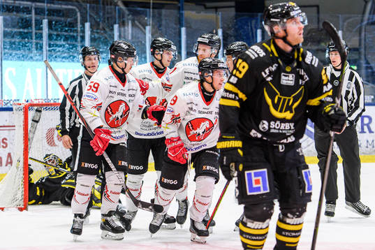 Vita Hästens Topi Nättinen och Filip Cruseman jublar