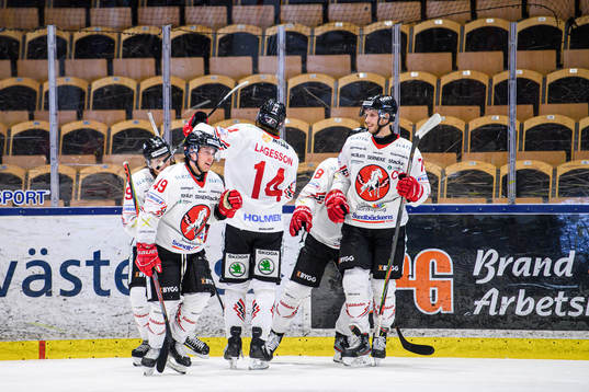 Vita Hästens Filip Cruseman jublar