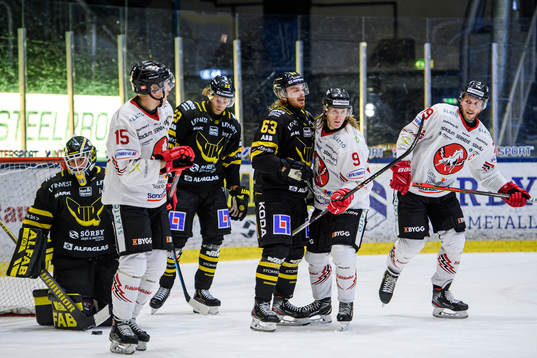 Västerås målvakt Jesper Myrenberg , Alexander Younan och