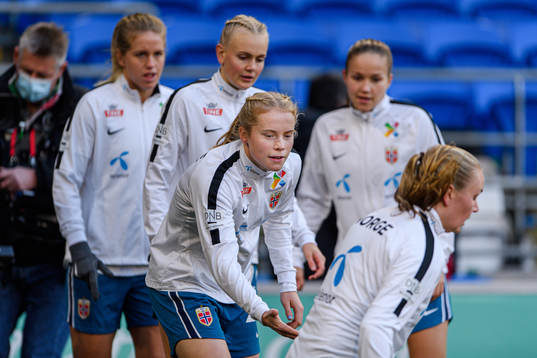Julie Blakstad and players of Norway