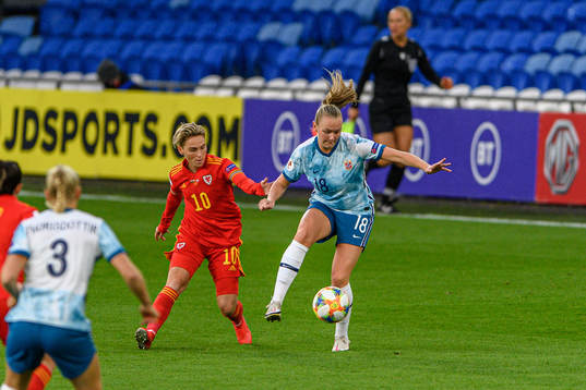 Jess Fishlock of Wales and Frida Maanum of Norway