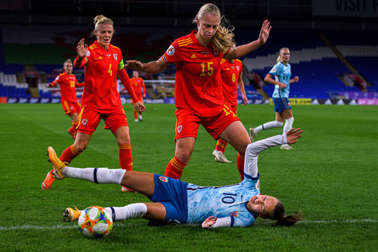 Caroline Graham Hansen of Norway against Sophie Ingle and