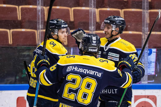 s Fredrik Forsberg (v) jublar