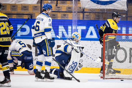 Leksands Daniel Gunnarsson och Leksands målvakt Janne