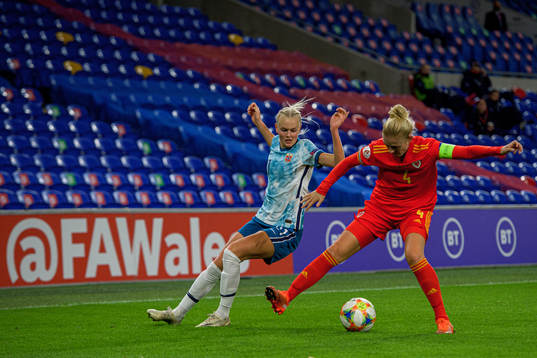 Karina Sævik of Norway and Sophie Ingle of Wales
