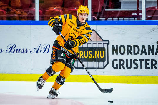 Skellefteås Kenneth Gulbrandsen värmer upp innan