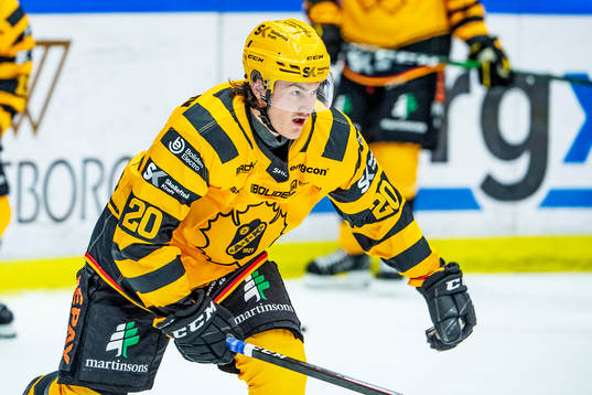 Skellefteås Kenneth Gulbrandsen värmer upp innan