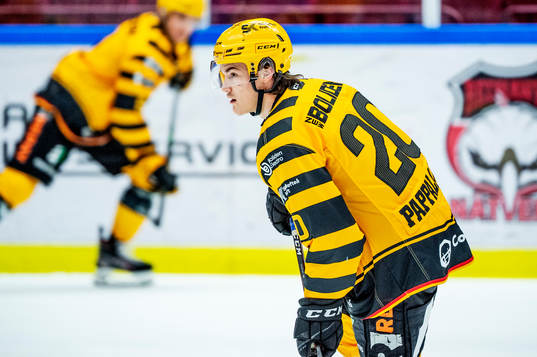 Skellefteås Kenneth Gulbrandsen värmer upp innan
