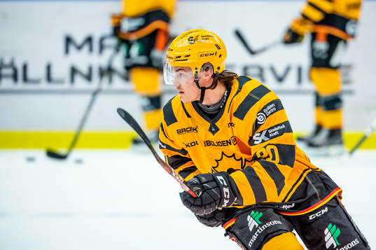 Skellefteås Kenneth Gulbrandsen värmer upp innan