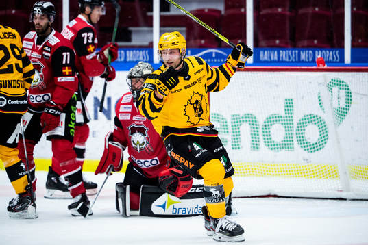 Skellefteås Oscar Möller jublar