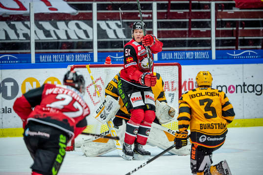 Malmö Redhawks Ponthus Westerholm och Emil Sylvegård mot