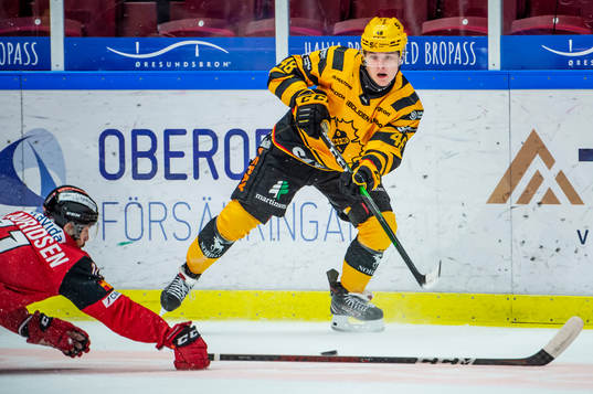 Skellefteås Jonatan Berggren mot Malmö Redhawks Oliver