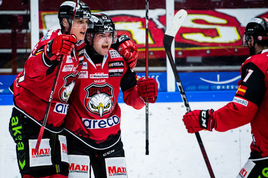 Malmö Redhawks Ponthus Westerholm (m) jublar med Fredrik