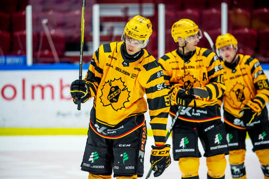 Skellefteås Philip Broberg deppar med lagkamraterna