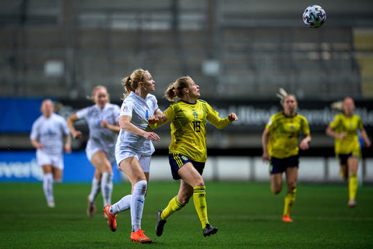 Anna Anvegård of Sweden and Glódís Perla Viggósdóttir