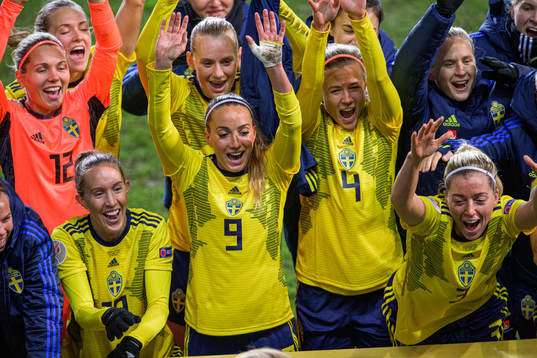 Julia Roddar, goalkeeper Jennifer Falk , Kosovare Asllani ,