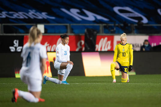 Sveindís Jane Jónsdóttir of Iceland and Sofia Jakobsson