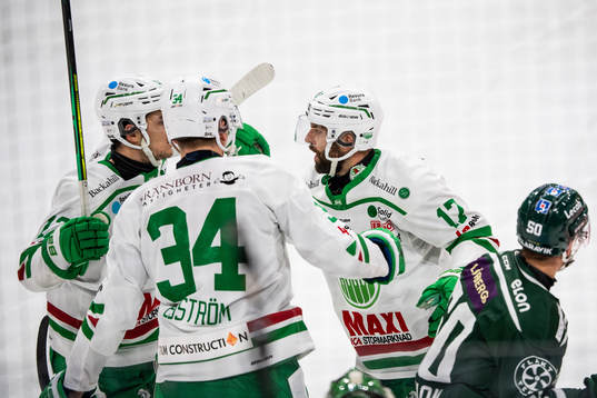 Rögles Taylor Matson (h) jublar