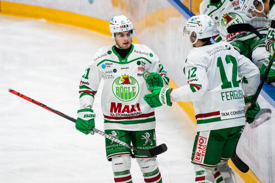 Rögles Nils Höglander jublar