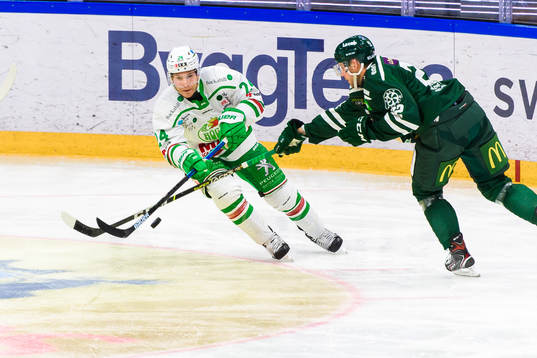 Rögles Benjamin Smith  och Färjestads Per Åslund
