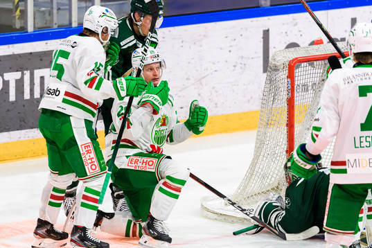 Rögles Anton Bengtsson jublar och deppar