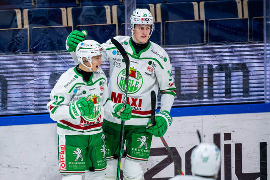 Rögles Samuel Jonsson och Adam Edström jublar