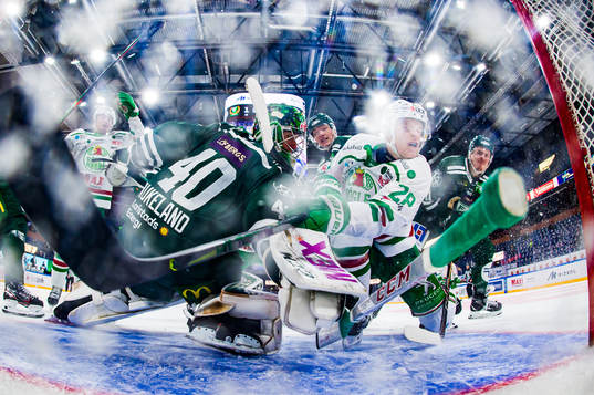 Färjestads målvakt Henrik Haukeland, Gustav Rydahl och