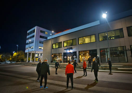 Örebrospelarna värmer upp