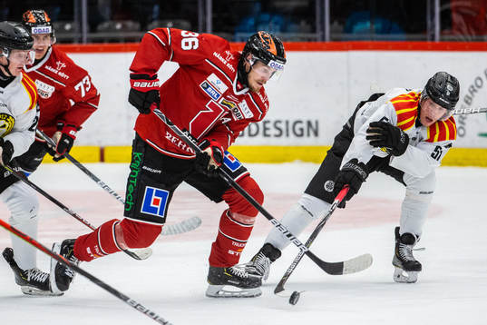 Örebros Emil Larsson och Brynäs Tomi Sallinen