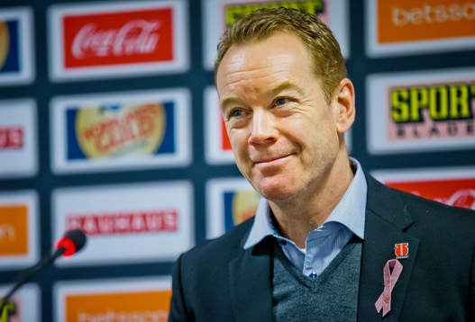 Örebros tränare Niklas Eriksson är glad på