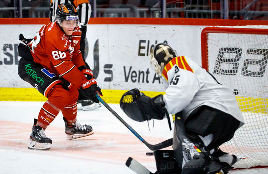 Örebros Joonas Rask och Brynäs målvakt Viktor Andrén