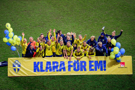 Players of Sweden celebrate