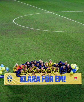 Players of Sweden celebrate