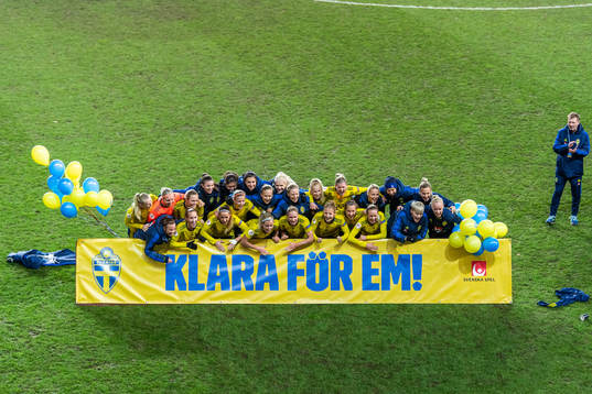 Players of Sweden celebrate