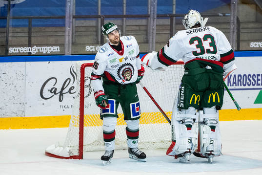 Frölundas Stefan Elliot och målvakt Johan Mattsson deppar