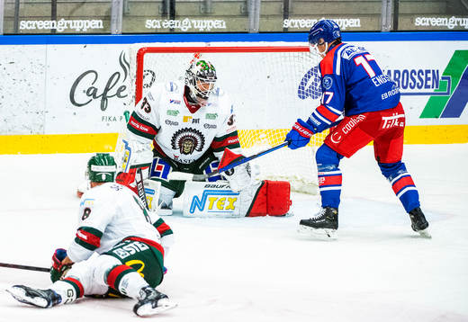 Oskarshamns Jonas Engström och Frölundas målvakt Johan