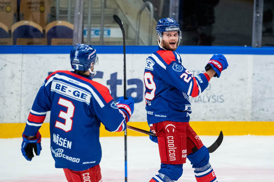 Oskarshamns Kim Rosdahl jublar