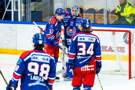 Oskarshamns målvakt Joe Cannata jublar