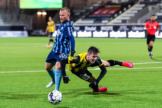Djurgårdens Nicklas Bärkroth och Häckens Patrik Wålemark